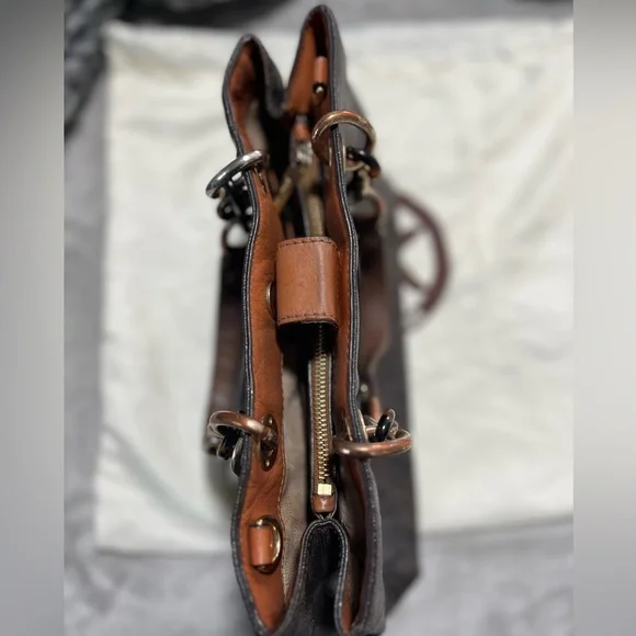 Micheal Kors Signature Tote - Picture 8 of 14